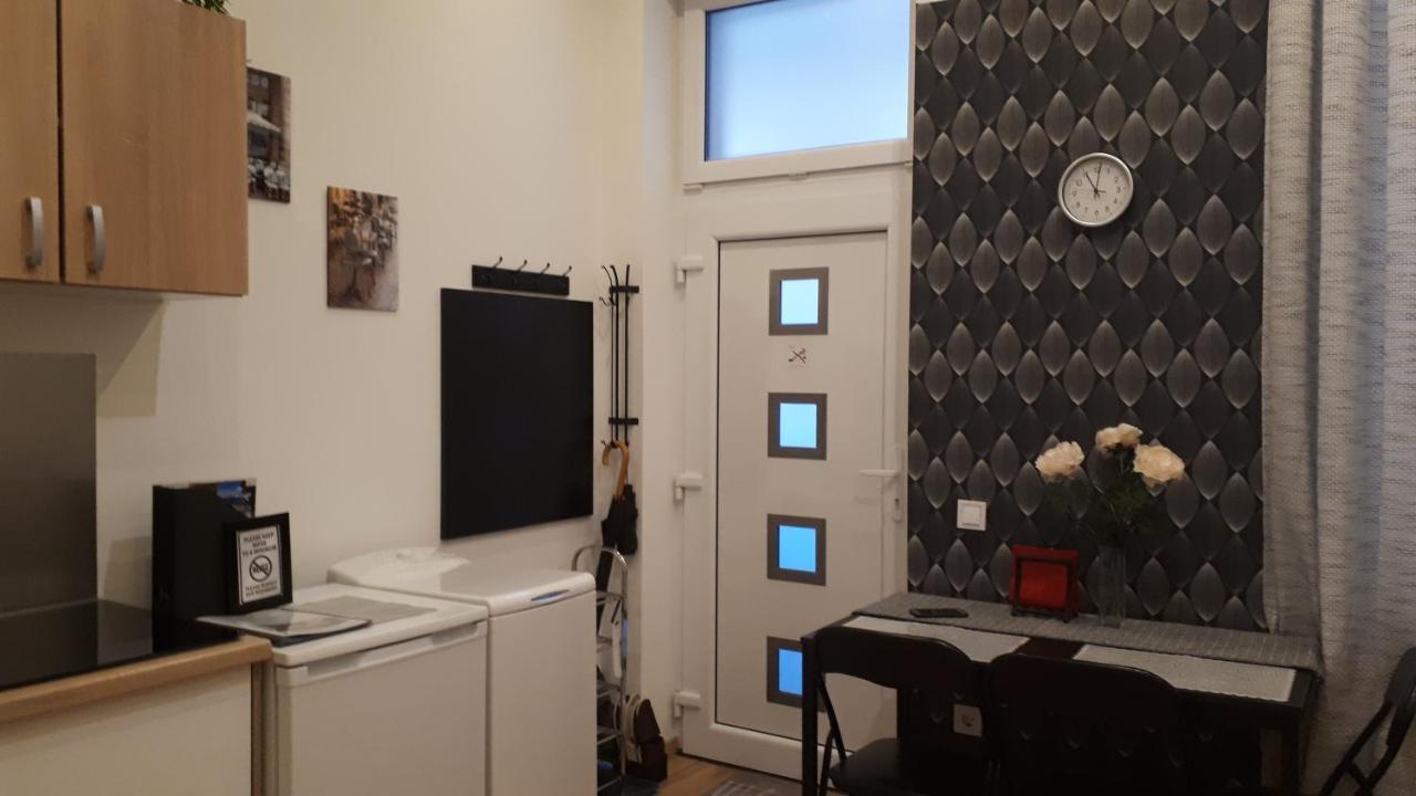 M&M Apartment Budapest House Bagian luar foto