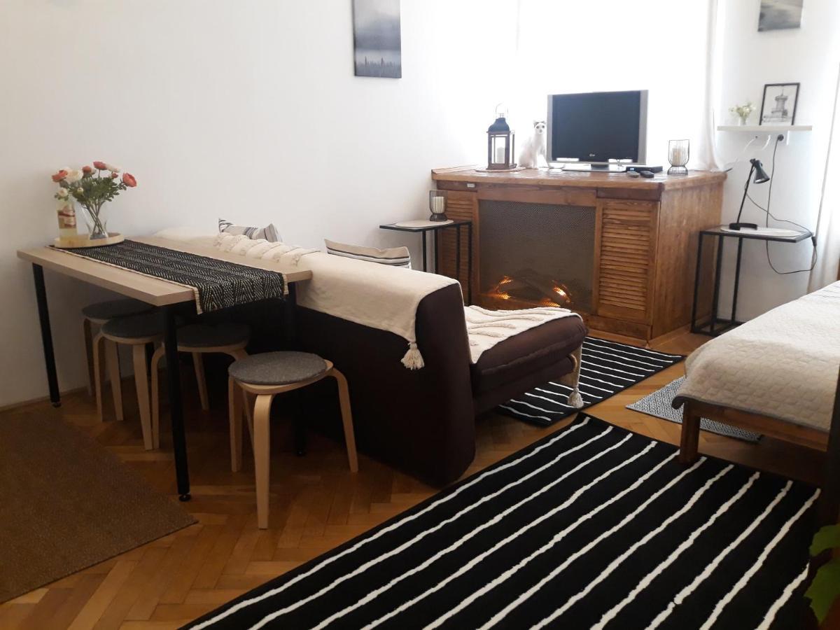M&M Apartment Budapest House Bagian luar foto