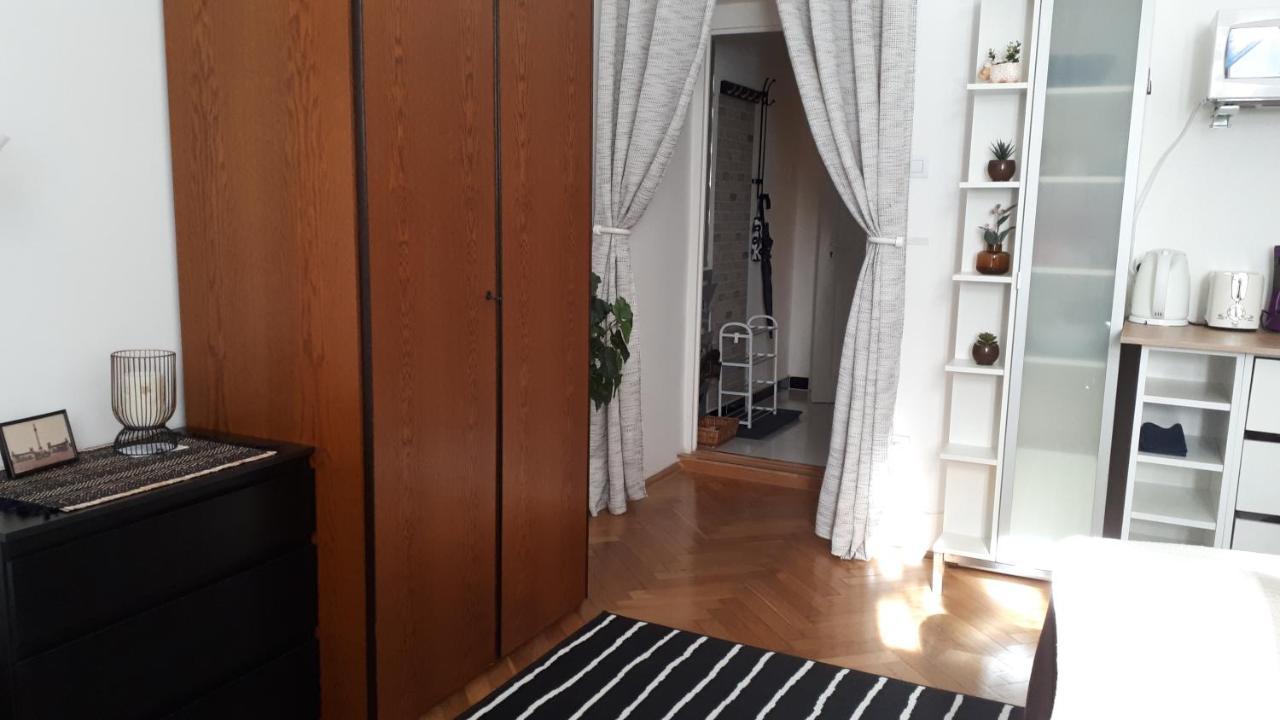 M&M Apartment Budapest House Bagian luar foto