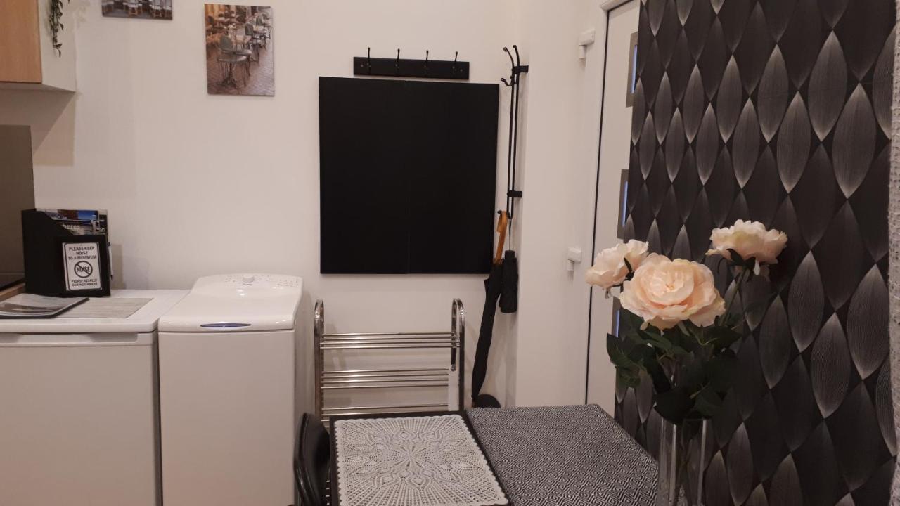 M&M Apartment Budapest House Bagian luar foto