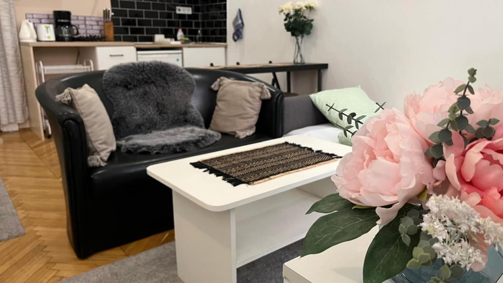 M&M Apartment Budapest House Bagian luar foto