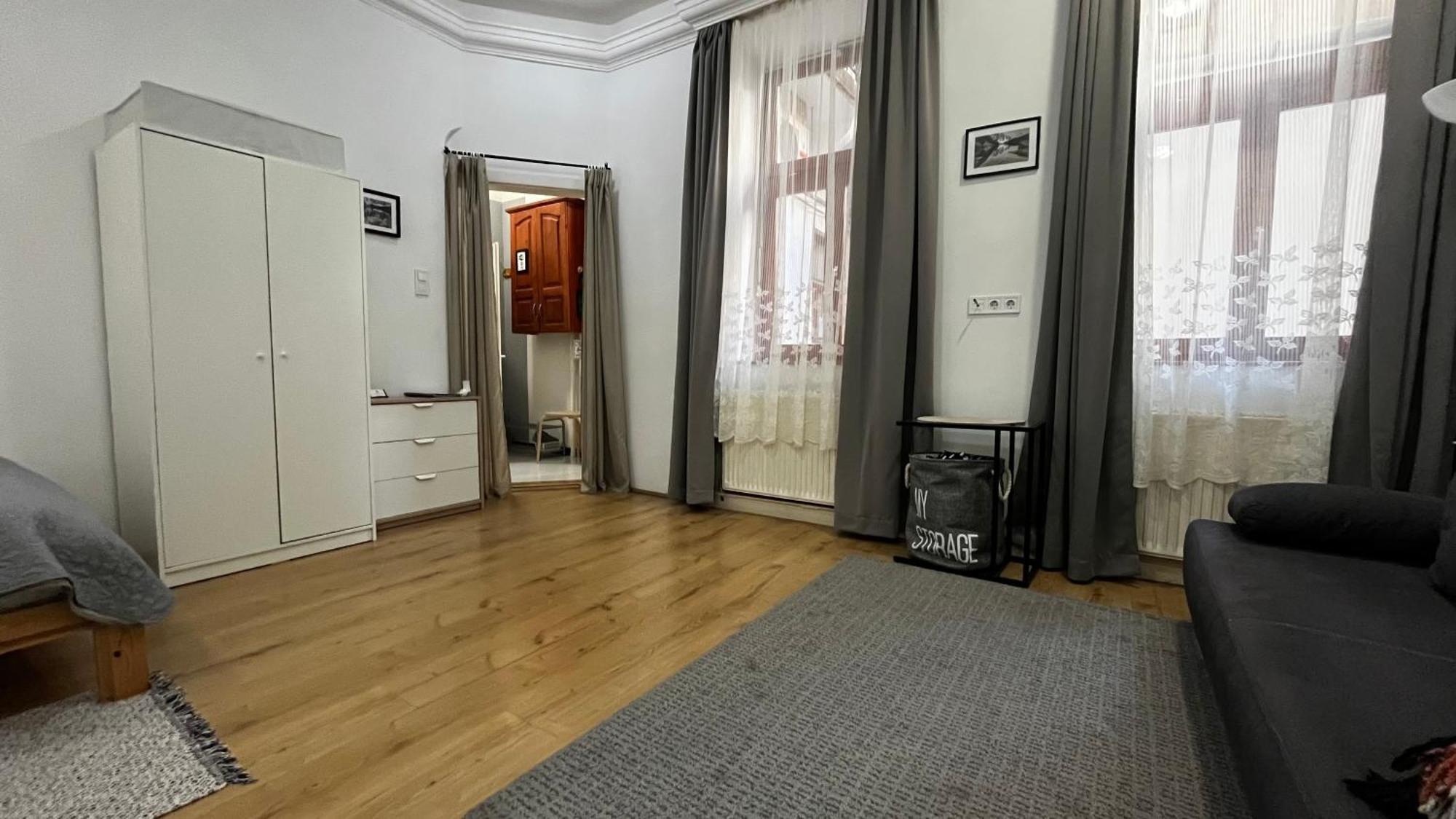 M&M Apartment Budapest House Bagian luar foto